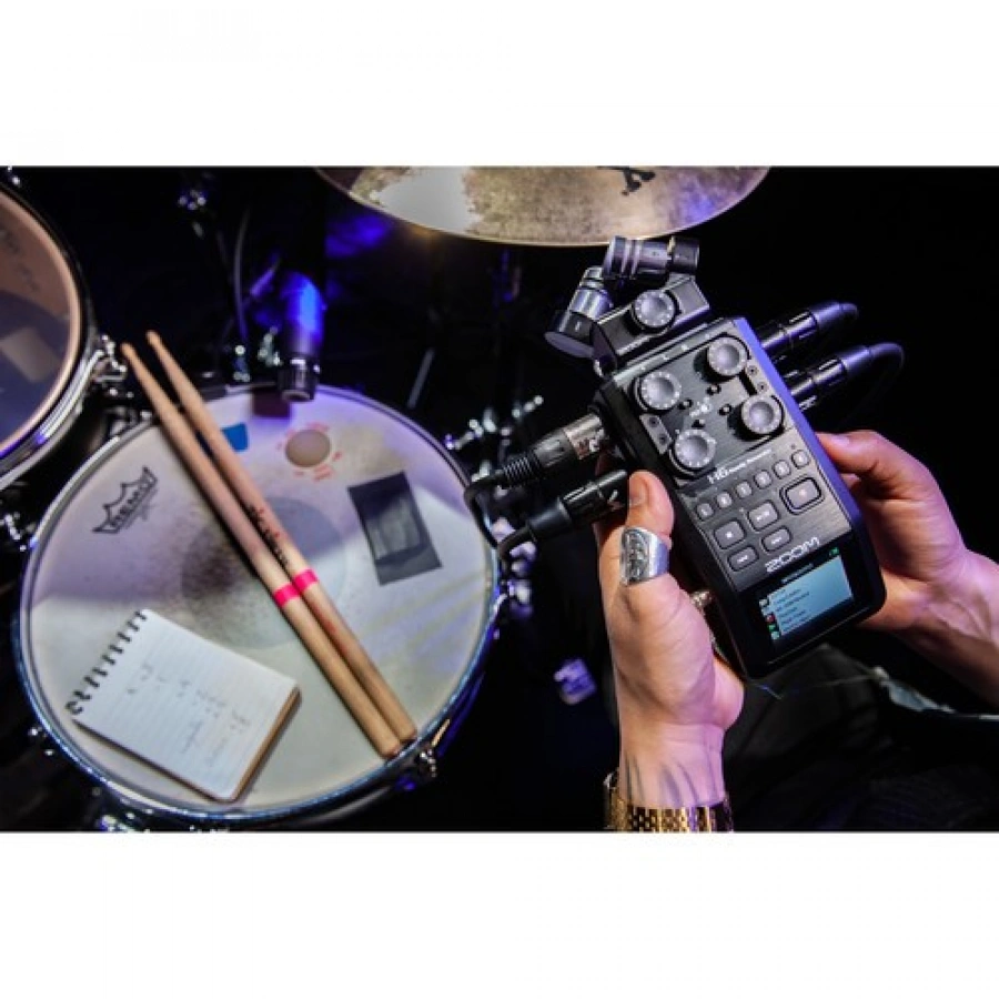 Zoom H6 All Black 6-Input / 6-Track Portable Handy Recorder with Single Mic Capsule (Black)