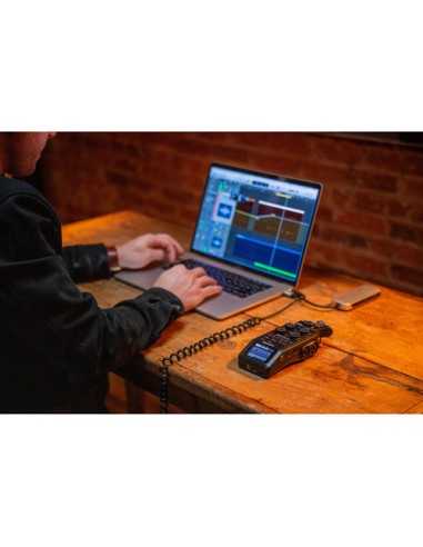 Zoom H6 All Black 6-Input / 6-Track Portable Handy Recorder with Single Mic Capsule (Black)